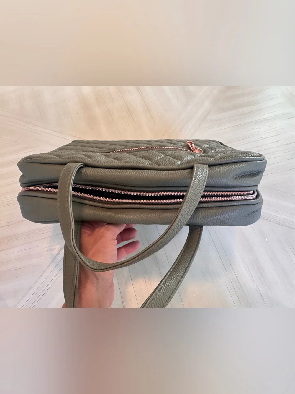 Ms. Lovely Olive Green Quilted Travel Toiletry & Cosmetic Organizer Bag | NWOT